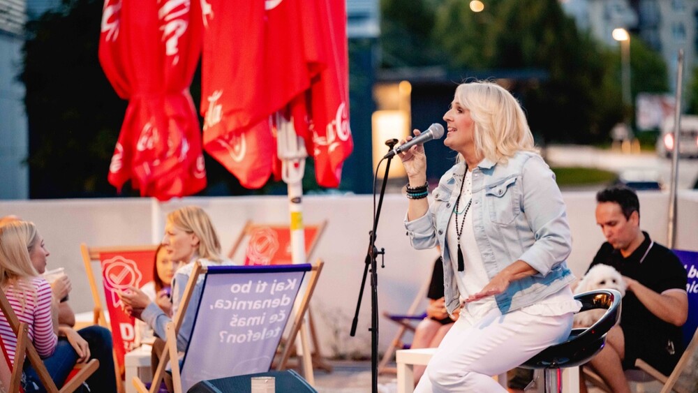 FOTO UTRINKI: S kužkom v drive-in kino