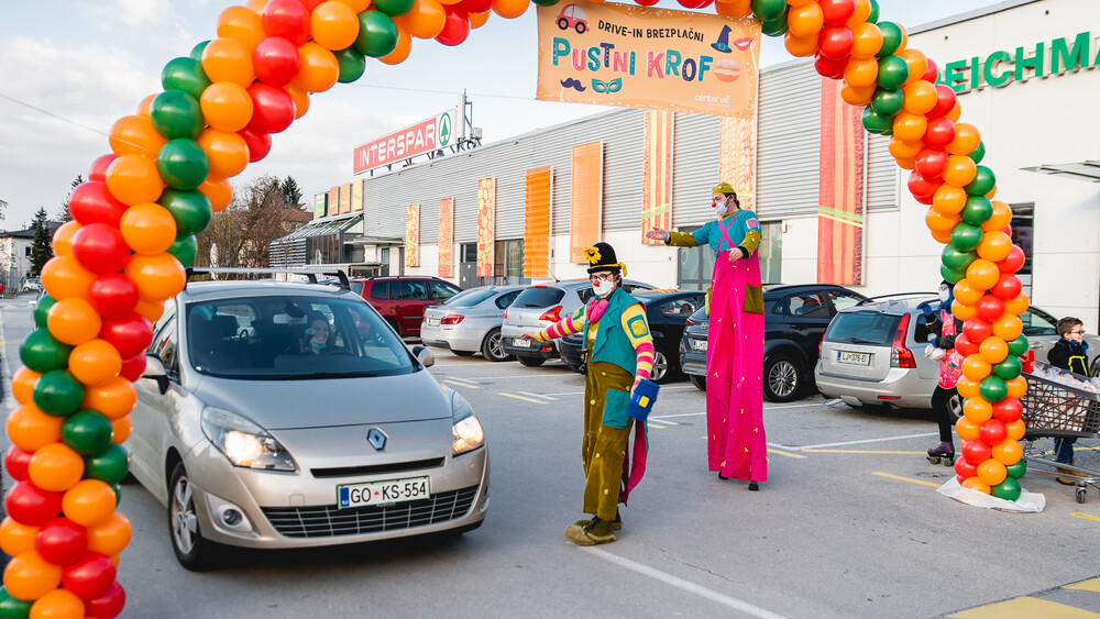 Drive-in brezplačni pustni krofi