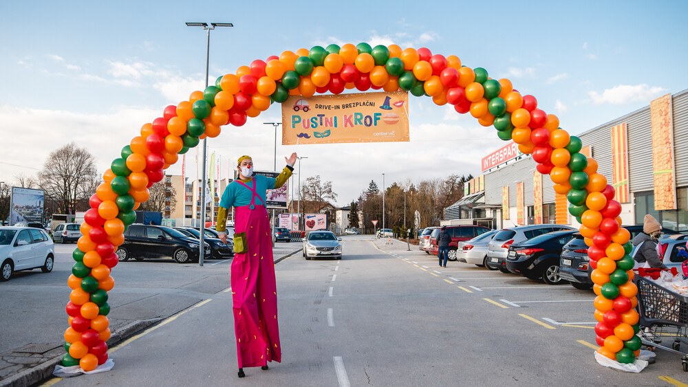 Drive-in brezplačni pustni krofi