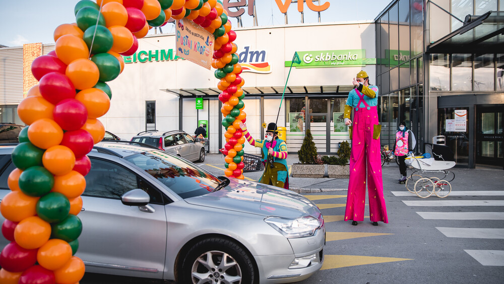 Drive-in brezplačni pustni krofi