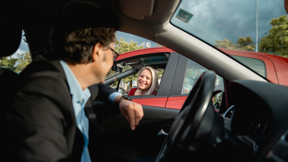 Odvili so se prvi Drive-in hitri zmenki v Sloveniji