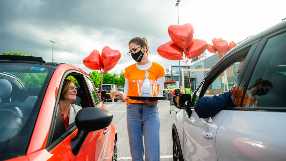 Odvili so se prvi Drive-in hitri zmenki v Sloveniji