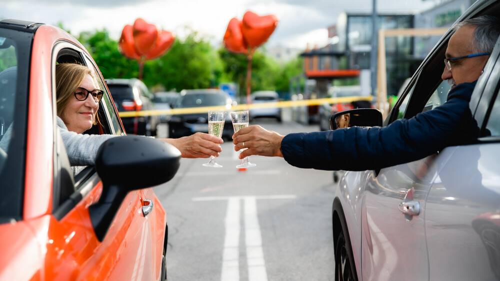 Odvili so se prvi Drive-in hitri zmenki v Sloveniji