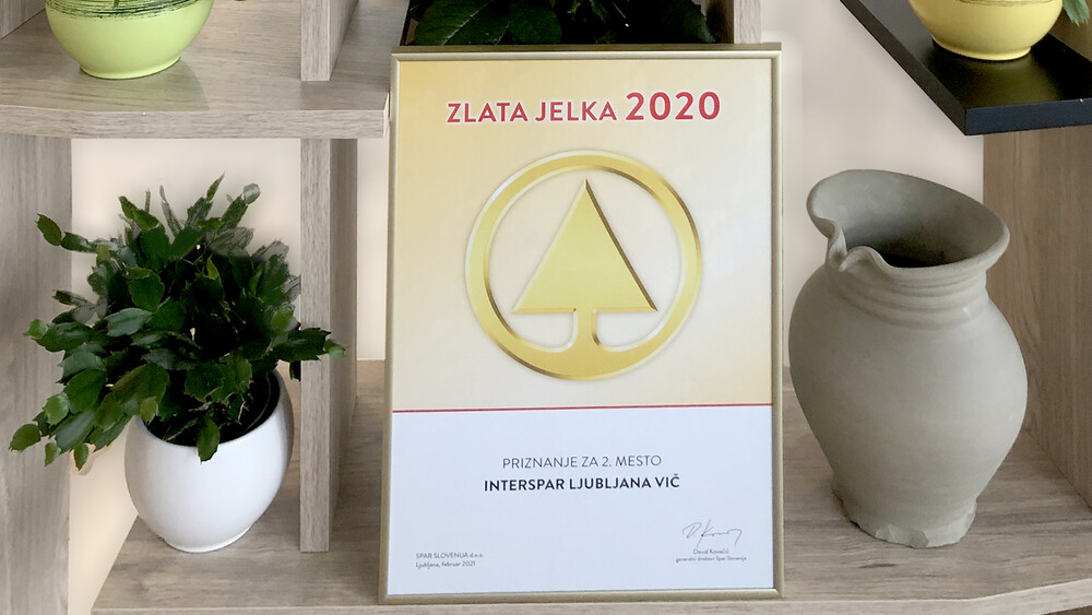 Zlata jelka za trgovino in restavracijo Interspar Vič