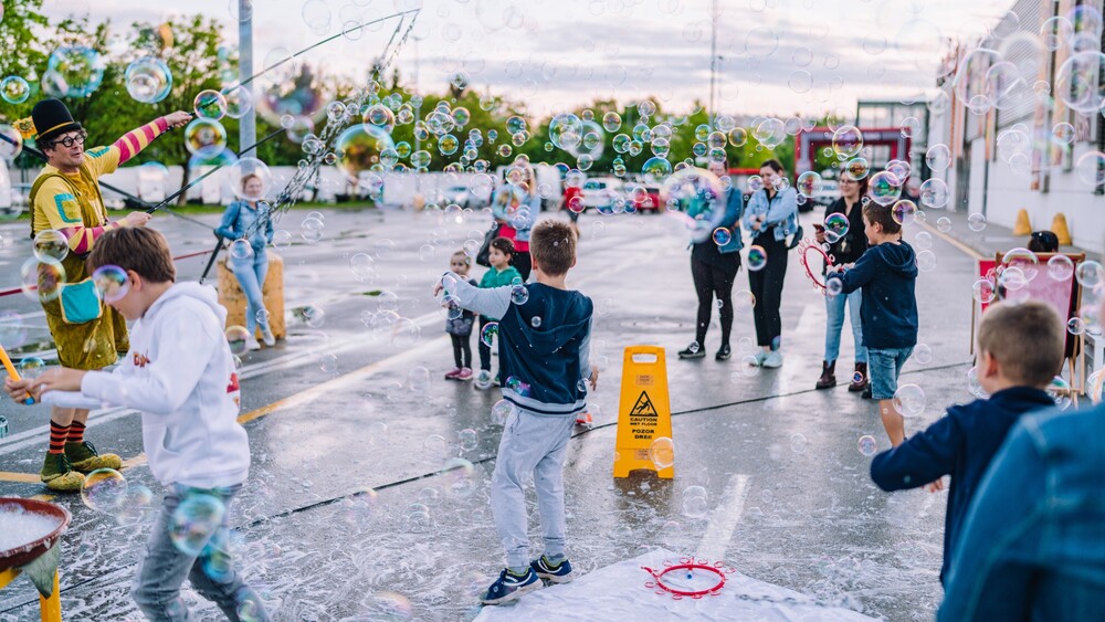 25 let CENTRA VIČ: DRUŽINSKA SOBOTA IN DRIVE-IN KINO