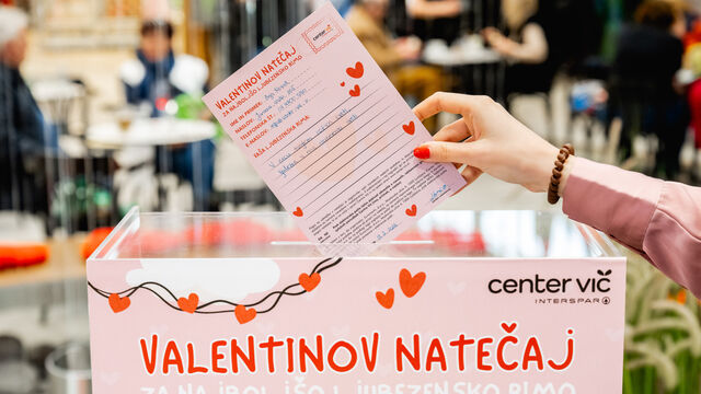 Zmagovalci valentinovega natečaja za najboljšo ljubezensko rimo v Centru Vič