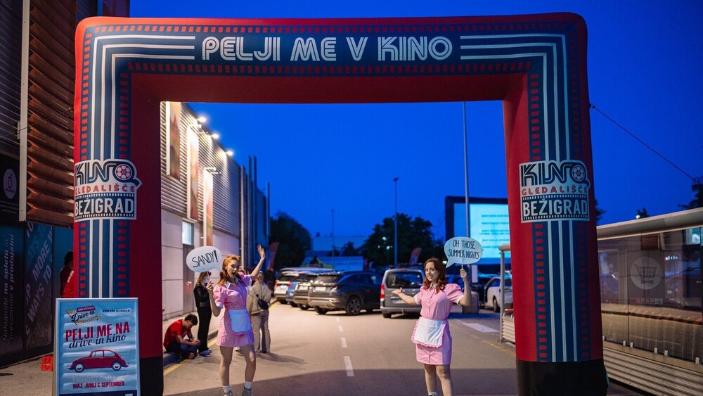 OTVORITEV DRIVE-IN KINA NA PARKIRIŠČU CENTRA VIČ