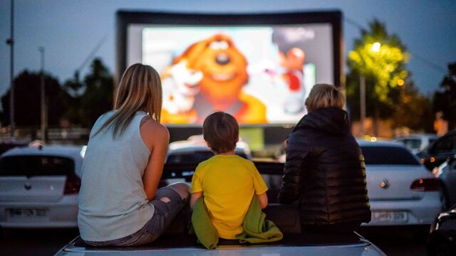 Drive-in kino se že osmo leto vrača na parkirišče Centra Vič