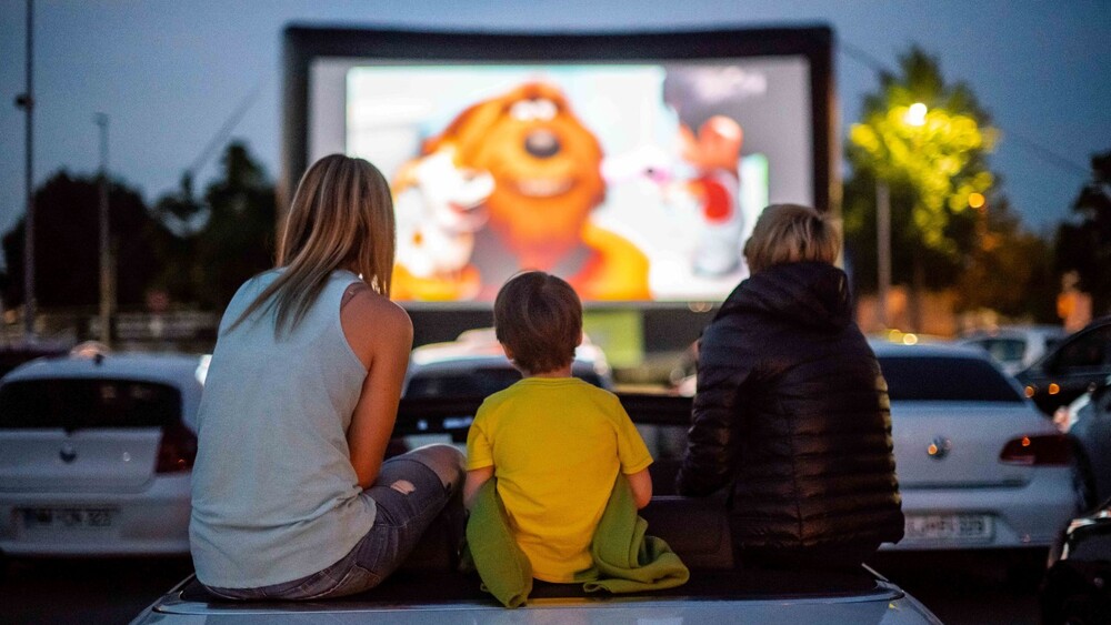 Drive-in kino se že osmo leto vrača na parkirišče Centra Vič